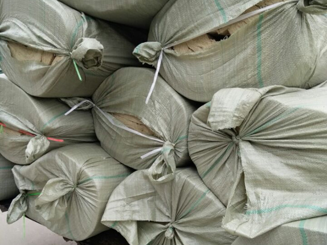 鐵絲網(wǎng)巖棉氈